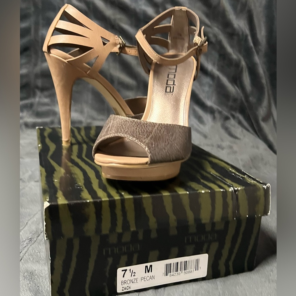 Moda ‘Zack’ Bronze Pecan heels